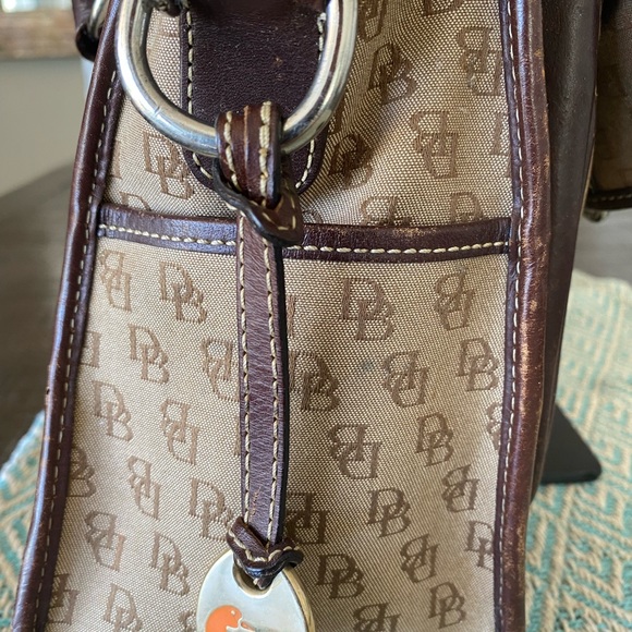 Dooney & Bourke Messenger Bag (Tan) w/Silver Hardware & Shoulder Strap. - Picture 10 of 14